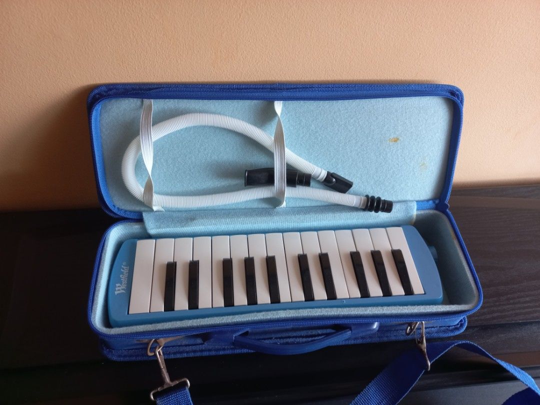 Westfield Melodica MG-25 (Category: Musical Instruments) located in Pasay City. Submitted by movingout_lowprices (Listing ID 1309367575, Image 2). Description: lightly used, clean and kept in case. includes mouthpiece and case. price negotiable..