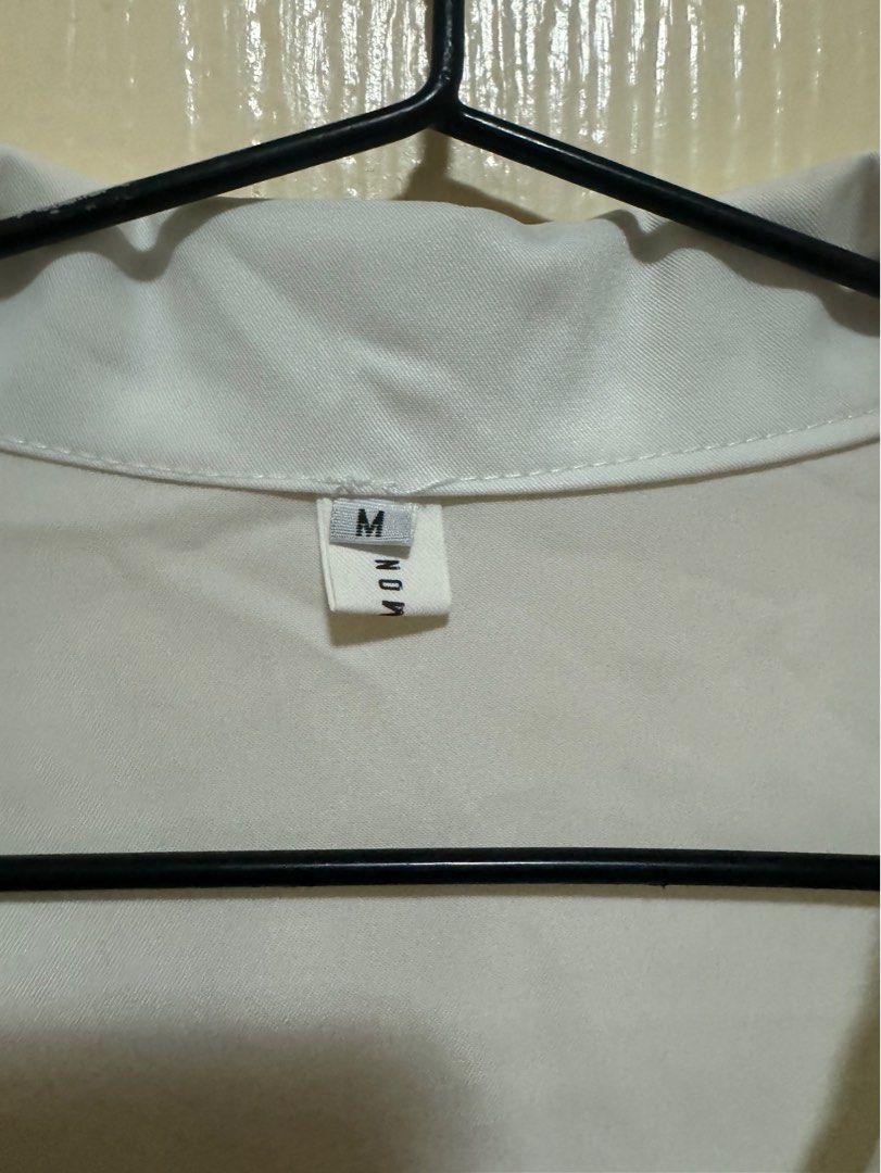 White Casual Dress (Category: Dresses) located in Bacoor. Submitted by _ibyangf (Listing ID 1309477467, Image 3). Description: White Casua Dress good as new Used only once during an event Size: M-L Malambot ang tela MOP: Gcash/Paymaya Sf c/o buyer.