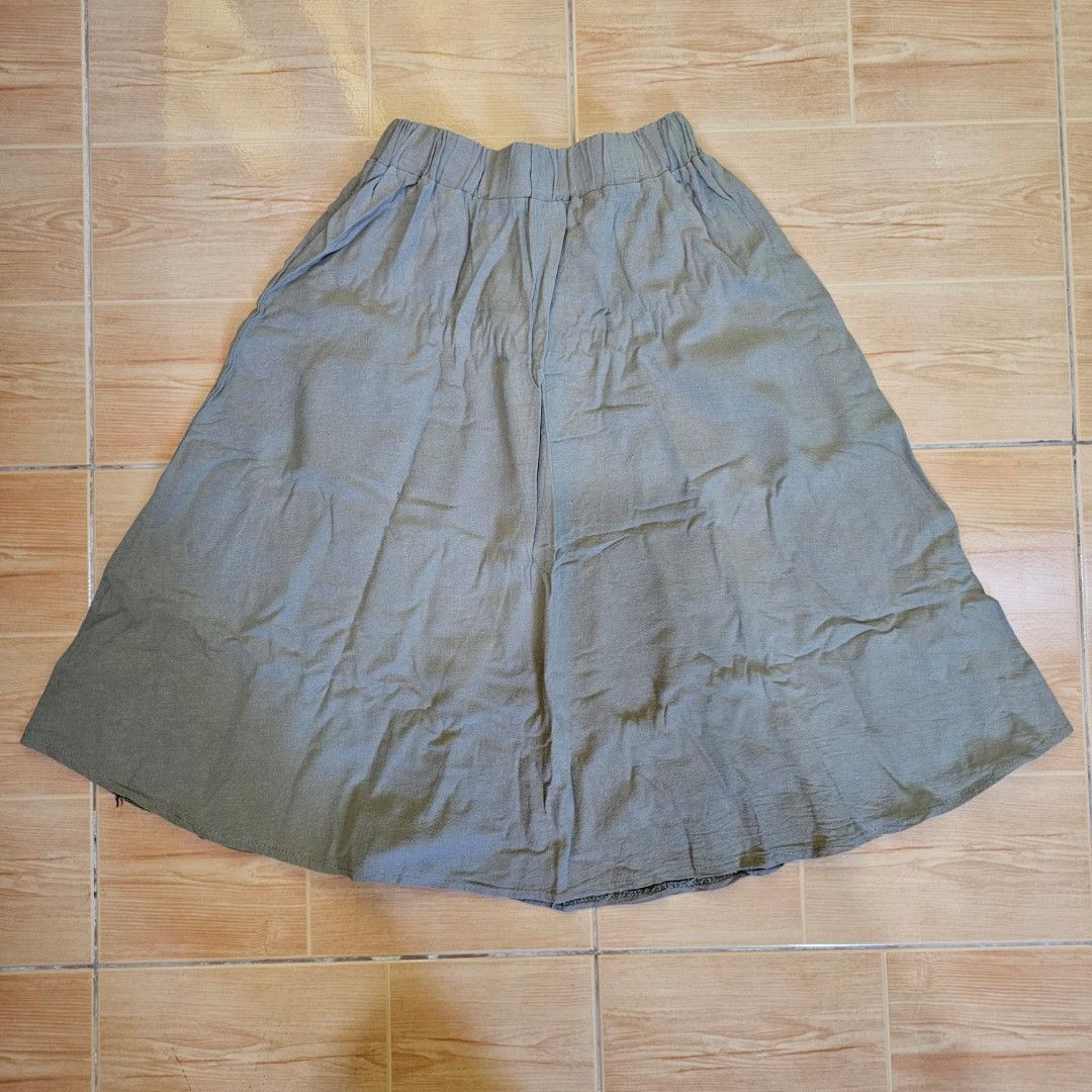 Ziya Green Midi Skirt (Category: Skirts) located in Cavite. Submitted by jmstuff__ (Listing ID 1309398065, Image 3). Description: READ ‼️‼️ Brand: Ziya Length: refer to last pic Size: best fit to 27-28 inches.