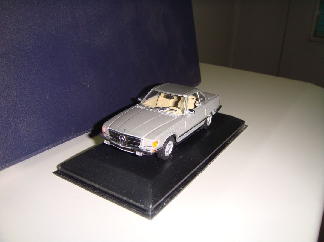 Minichamps 1:43 Mercedes-Benz 350 SL (R107) Techo rígido Año de