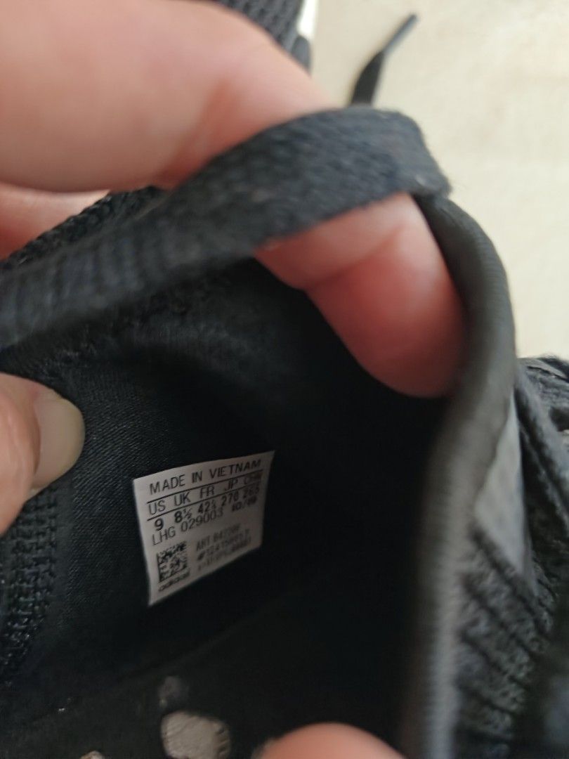 Adidas NMD R1 second well used, Fesyen Pria, Sepatu , Sneakers di Carousell