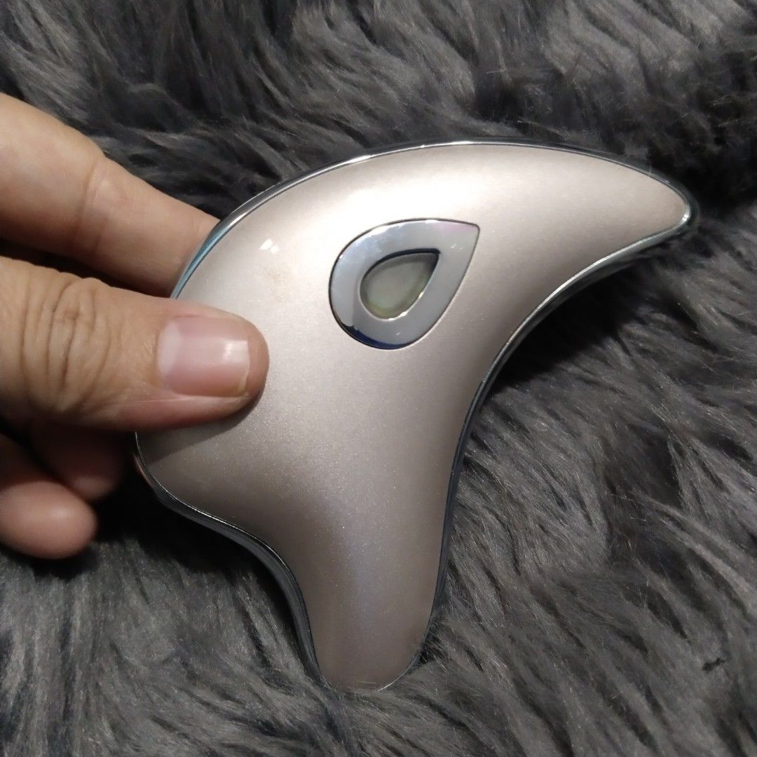 Affordable Marcopele Guasha Face Lift Device 😍👌 (Category: Face Care) located in Malolos. Submitted by afford.japan (Listing ID 1309719262, Image 2). Description: Affordable Marcopele Guasha Facial Beauty Device 😍👌.