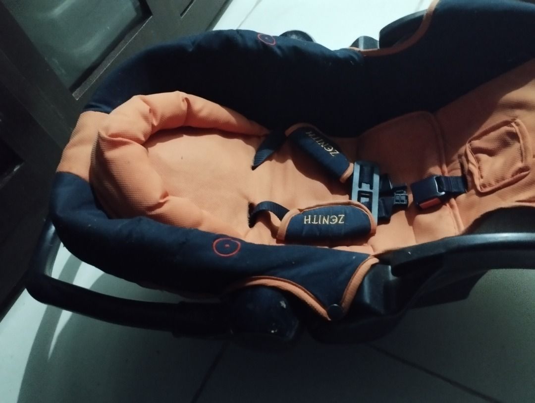 Baby 1st Car Seat (Category: Car Seats) located in Manila. Submitted by jesseannsa02517 (Listing ID 1309587866, Image 3). Description: 300 pesos only. Needs wash, since natambak siya. May part ng foam n punit na maliit lang naman , doesn't affect its function. Safe na safe si baby. Location in Google Map: Pacnai Daycare Center.