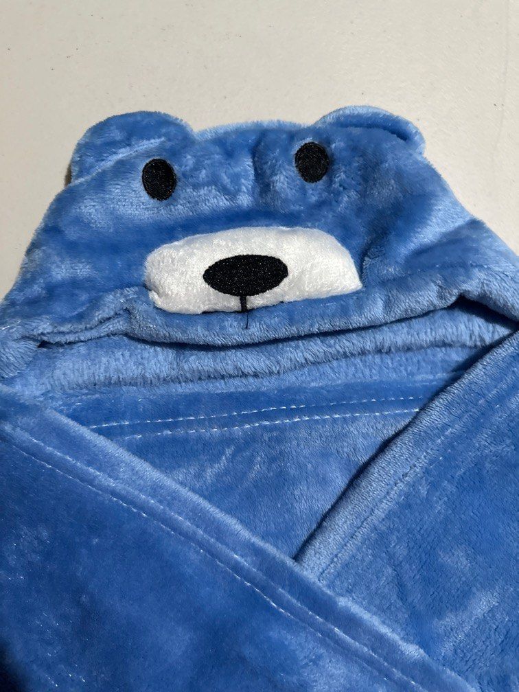 Bear hooded blanket (Category: Other Baby Bathing & Changing Needs) located in Lipa City. Submitted by jnlxv87 (Listing ID 1309573922, Image 3). Description: Never used.