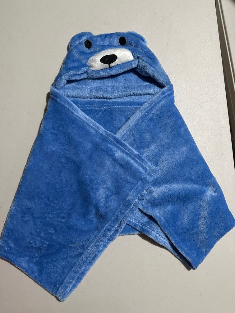 Bear hooded blanket (Category: Other Baby Bathing & Changing Needs) located in Lipa City. Submitted by jnlxv87 (Listing ID 1309573922, Image 2). Description: Never used.