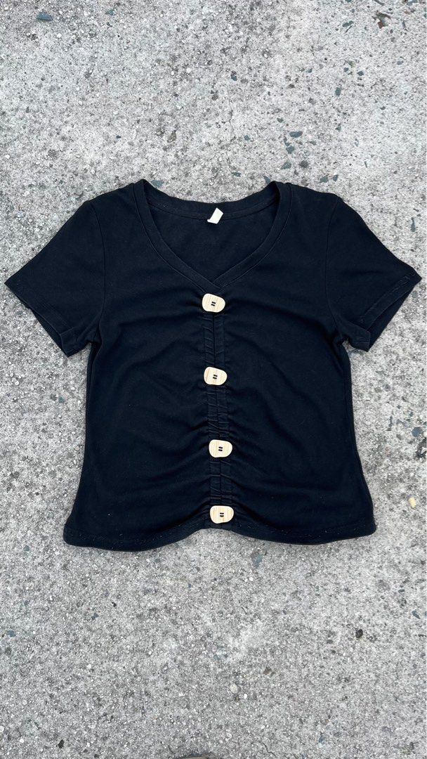 Black Button Down (Category: Shirts) located in San Pedro. Submitted by hael_ (Listing ID 1309613607, Image 1). Description: Width: 14.5” Length: 19”.