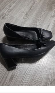 Black leather shoes 2inch ₱380 only