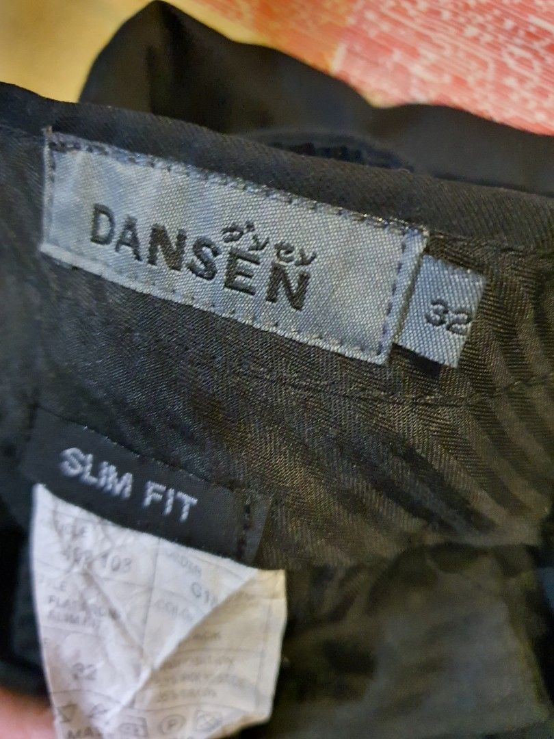 Black slim fit trouser / slacks size 32 (Category: Trousers) located in Pasig City. Submitted by ocmom (Listing ID 1309692672, Image 3). Description: size 32 for men black length 41 inches rfs: gained weight.