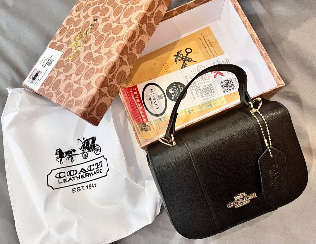 CÓÁCH LYSA TOP HANDLE 2-WAY BAG (Category: Cross-body Bags) located in Pasig City. Submitted by wangderfulworld (Listing ID 1309701662, Image 3). Description: CÓÁCH LYSA TOP HANDLE 2-WAY BAG Brand new w/ box, dust bag & receipt With bag tag & QR code ₽1200 𝘗𝘈𝘠𝘔𝘌𝘕𝘛 𝘍𝘐𝘙𝘚𝘛 + 𝘚𝘍 𝘕𝘰 𝘤𝘢𝘯𝘤𝘦𝘭𝘭𝘢𝘵𝘪𝘰𝘯. 𝘕𝘰 𝘳𝘶𝘴𝘩 𝘴𝘩𝘪𝘱𝘱𝘪𝘯𝘨. 𝘕𝘰 𝘭𝘢𝘴𝘵 𝘱𝘳𝘪𝘤𝘦. 📍 𝘓𝘖𝘊: 𝘚𝘢𝘯 𝘔𝘪𝘨𝘶𝘦𝘭, 𝘗𝘢𝘴𝘪𝘨 💰 𝘔𝘖𝘗: 𝘎𝘤á𝘴𝘩, 𝘉𝘗Í,