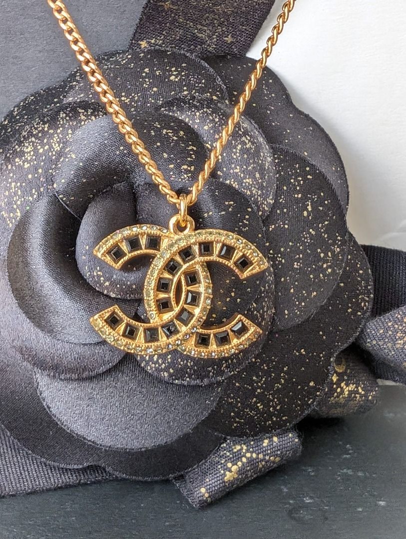 Chanel CC A15C Logo GHW black crystal Necklace in box receipt