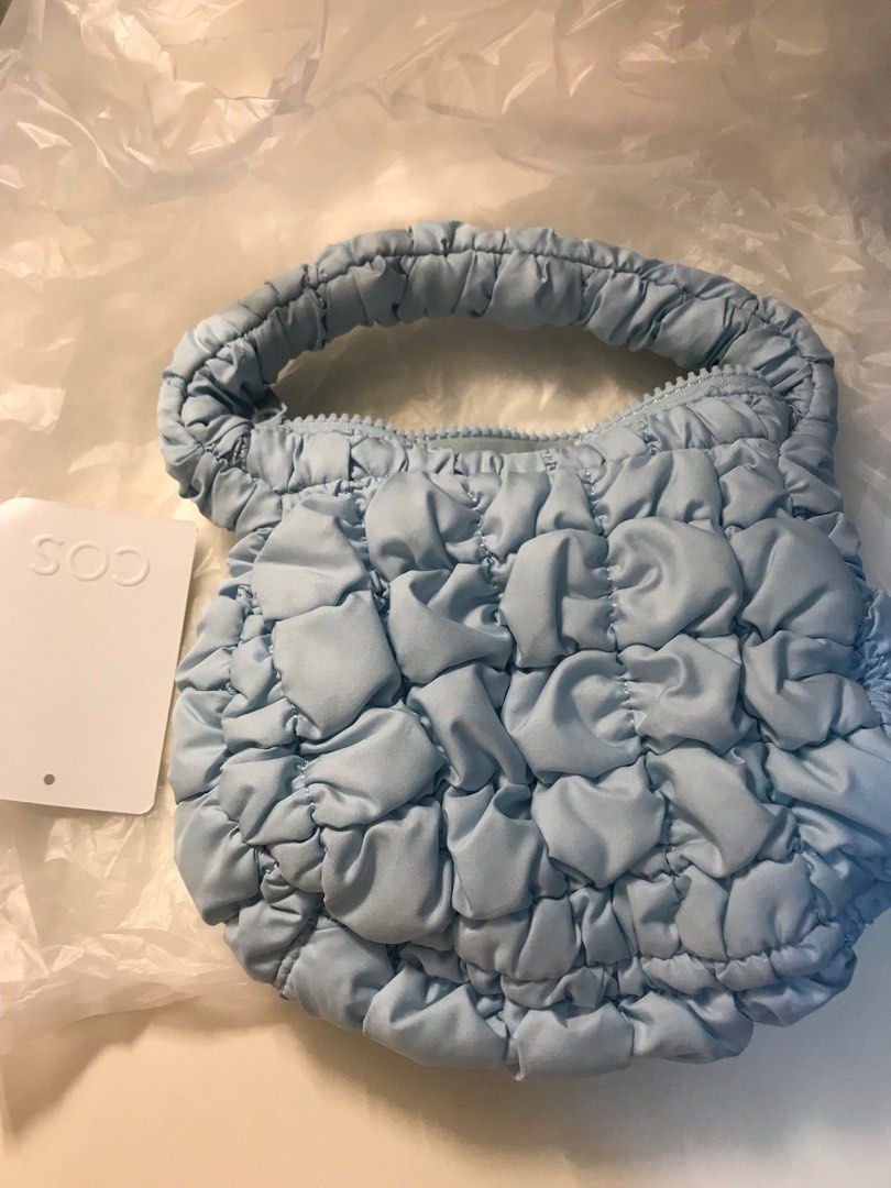 包順豐💌COS mini baby blue粉藍迷你雲朵包, 女裝, 手袋及銀包, 長銀包- Carousell
