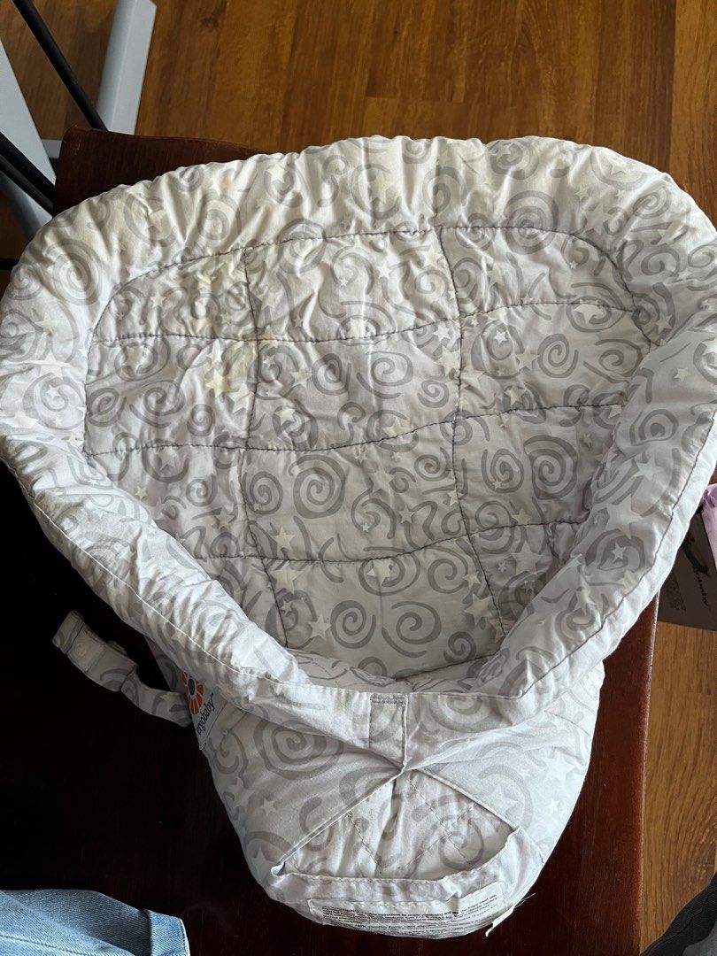 Ergobaby infant insert galaxy print 2025