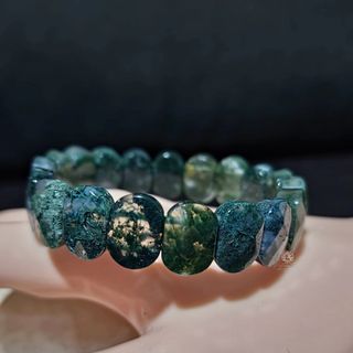 Eye-catching Moss Agate Oval Faceted Soft Bangle