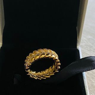 Gold Pandora feathered ring in gold Pandora