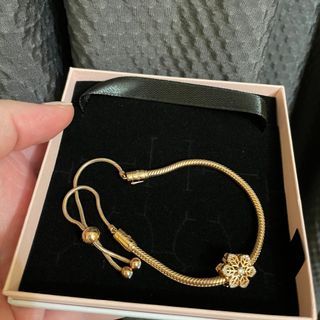 Gold Pandora slider snakechain bracelet with set of 1 gold charm