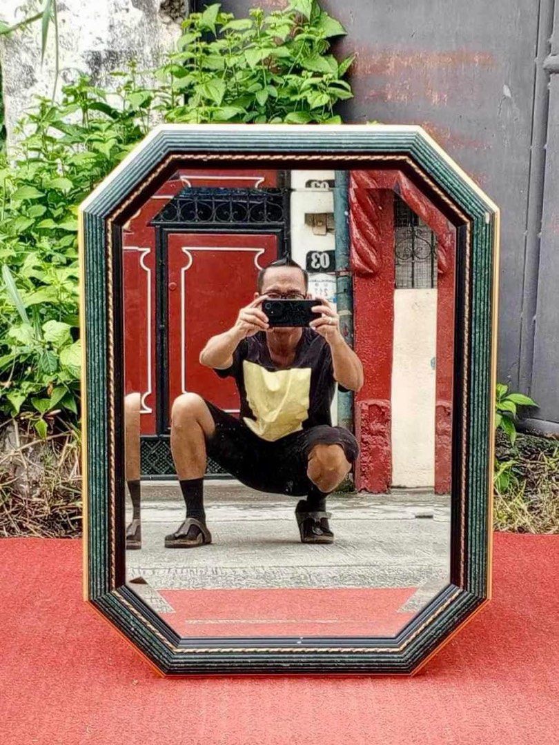 Hanging Mirror (Category: Mirrors) located in Quezon City. Submitted by matetdevis13 (Listing ID 1309631320, Image 1). Description: Hanging Mirror Made in Italy 24”L x 32”H Php 3,000 Solid wood In good condition.