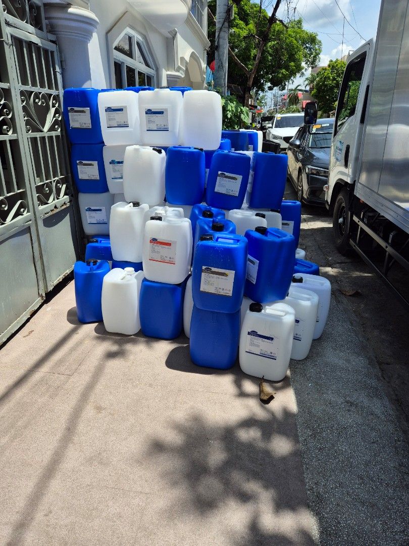 HARD PLASTIC CONTAINERS (Category: Construction & Building Materials) located in Paranaque City. Submitted by vintage_vault (Listing ID 1309581879, Image 1). Description: empty hard plastic containers. ready for pick up.