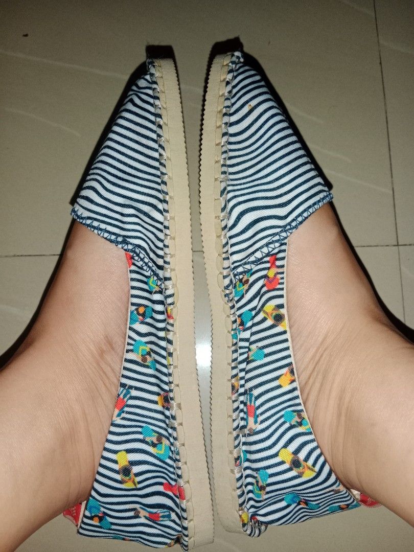 Havaianas Slip on (Category: Slippers and slides) located in Mandaluyong City. Submitted by TRES_MARIAS_SHOP (Listing ID 1309670452, Image 2). Description: • Havaianas Slip-on Original 100%.