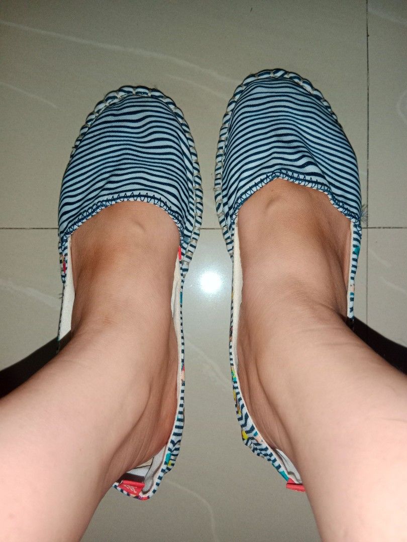 Havaianas Slip on (Category: Slippers and slides) located in Mandaluyong City. Submitted by TRES_MARIAS_SHOP (Listing ID 1309670452, Image 1). Description: • Havaianas Slip-on Original 100%.