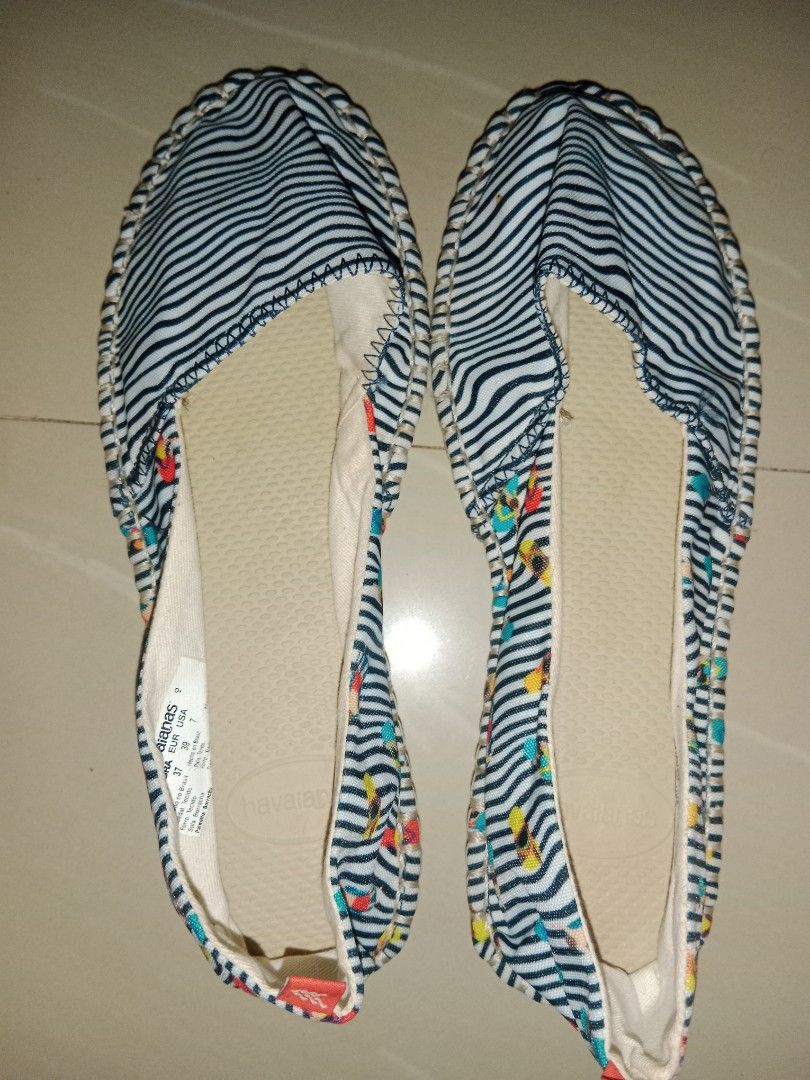 Havaianas Slip on (Category: Slippers and slides) located in Mandaluyong City. Submitted by TRES_MARIAS_SHOP (Listing ID 1309670452, Image 3). Description: • Havaianas Slip-on Original 100%.