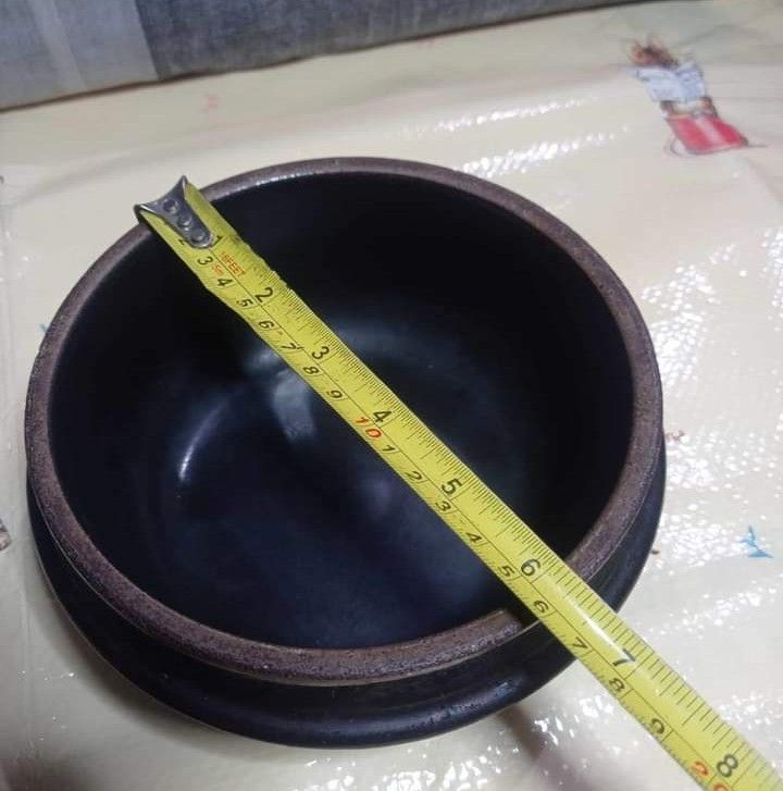 Korean Claypot (Category: Cookware & Accessories) located in Valenzuela. Submitted by buylaaaaa (Listing ID 1309671309, Image 3). Description: VGC handpicked thrifted.