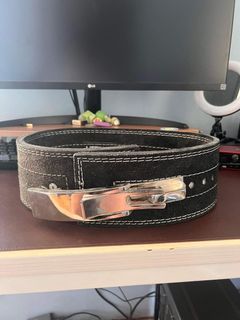 lifting large lever weightlifting belt 🏋️‍♀️ ⊹˚. ♡