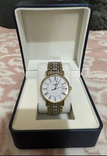 Longines Automatic
💯 authentic
In excellent condition
Unisex 
Sapphire crystal 
White dial with date display @ 3
Roman numeral hour markers
Silver tone & gold tone PVD bracelet
Transparent case back
Swiss made
7.7 inches wrist size or smaller