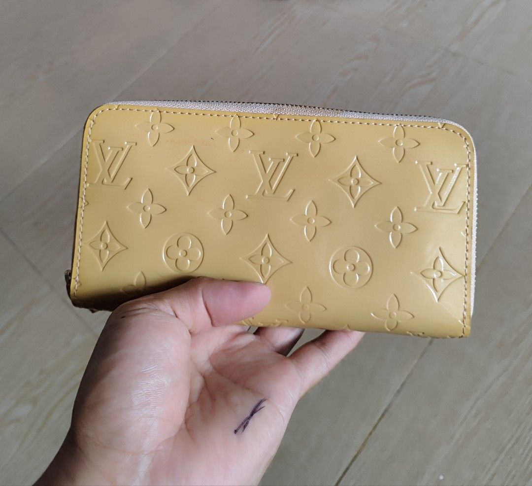 LOUIS VUITTON Zippy Long Wallet Monogram Vernis (Category: Luxury Bags & Wallets) located in Baguio. Submitted by herbie08 (Listing ID 1309611478, Image 1). Description: Louis Vuitton Zippy Women's Long Wallet Monogram Vernis with date code excellent condition like new rank A-B.