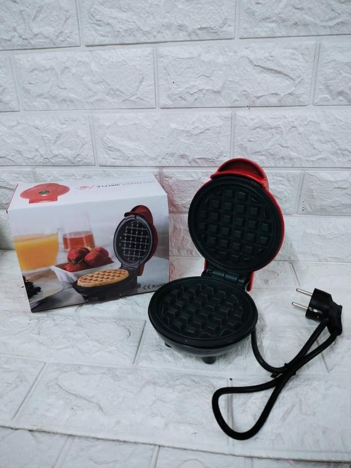 Mini ELECTRIC WAFFLE MAKER (Category: Other Kitchenware & Tableware) located in Quezon City. Submitted by fconnie15407950 (Listing ID 1309669032, Image 2). Description: .