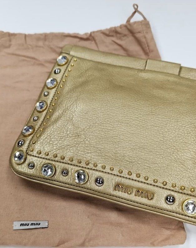 Miu Miu Clutch (Category: Luxury Bags & Wallets) located in Manila. Submitted by dashlux (Listing ID 1309613404, Image 3). Description: .