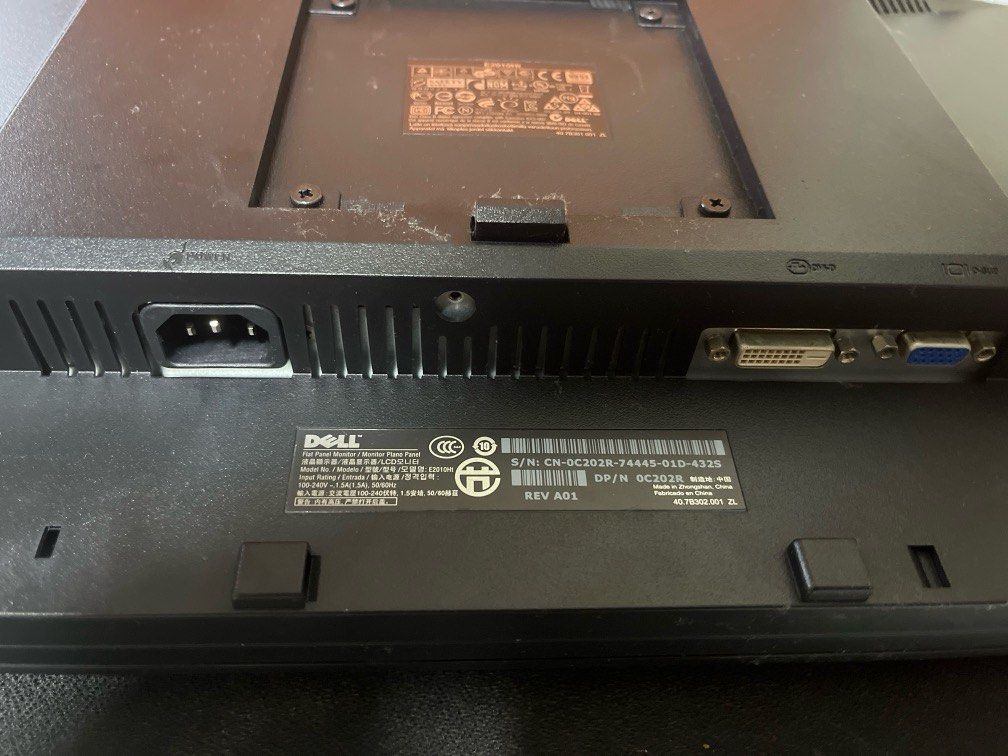 monitor (Category: Monitor Screens) located in Singapore. Submitted by ijaz1216 (Listing ID 1309640592, Image 3). Description: old monitor that was handed down to me still in usable condition. Has a thin blue line that goes across the monitor from top to bottom but not really noticeable good enough for work for more info dm me :).
