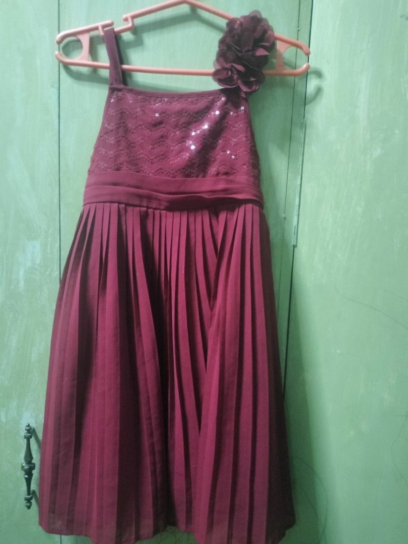 Nutmeg dress for 5to6 yrs old (Category: Dresses) located in Caloocan City. Submitted by maynaito (Listing ID 1309635486, Image 1). Description: very nice ang sosyal nitong dress.