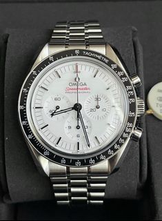 Omega Speedmaster Moonwatch “White side of the moon”