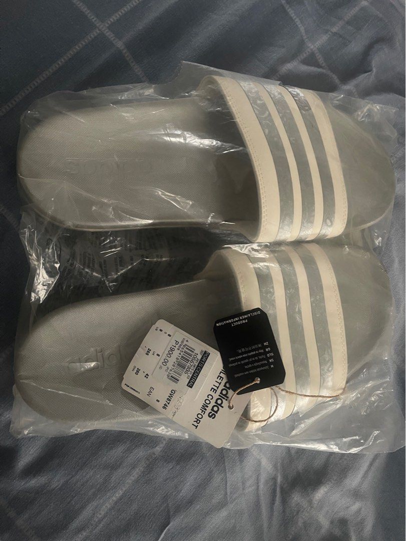 Original Adidas Adilette Comfort (Category: Slippers and slides) located in Makati City. Submitted by kaye_17 (Listing ID 1309622462, Image 2). Description: Bnew Adidas Adilette Comfort Slides. Never used. Just fitted. With tag and plastic. RFS : Wrong Size 😭 .