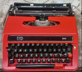 Portable manual typewriter