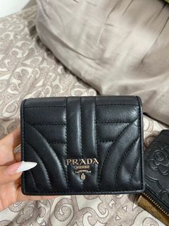 prada medium wallet