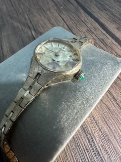 Rare Vintage Seiko 20 jewels textured dial manual-wind gold bracelet