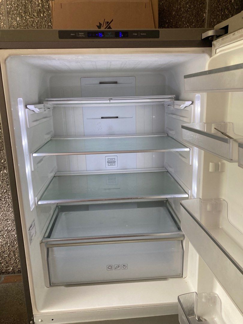 Samsung 16 cu ft inverter Refrigerator (Category: Refrigerators and Freezers) located in Quezon City. Submitted by luckymoon.e3ca71 (Listing ID 1309569035, Image 2). Description: This ref has been with us for 11 years and never repaired. Shelves are complete. Fridge keeps within desired 3-5 C temperature. There’s some rust in the bottom door as seen in the picture. This ref is in good working condition and will last several more years. PM me if i