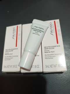 Shiseido Revitalessence Skin Glow Primer SPF 25 PA++
養膚光澤修護精華底霜每支5ml每支15元到期日2026年😀64193057083905110