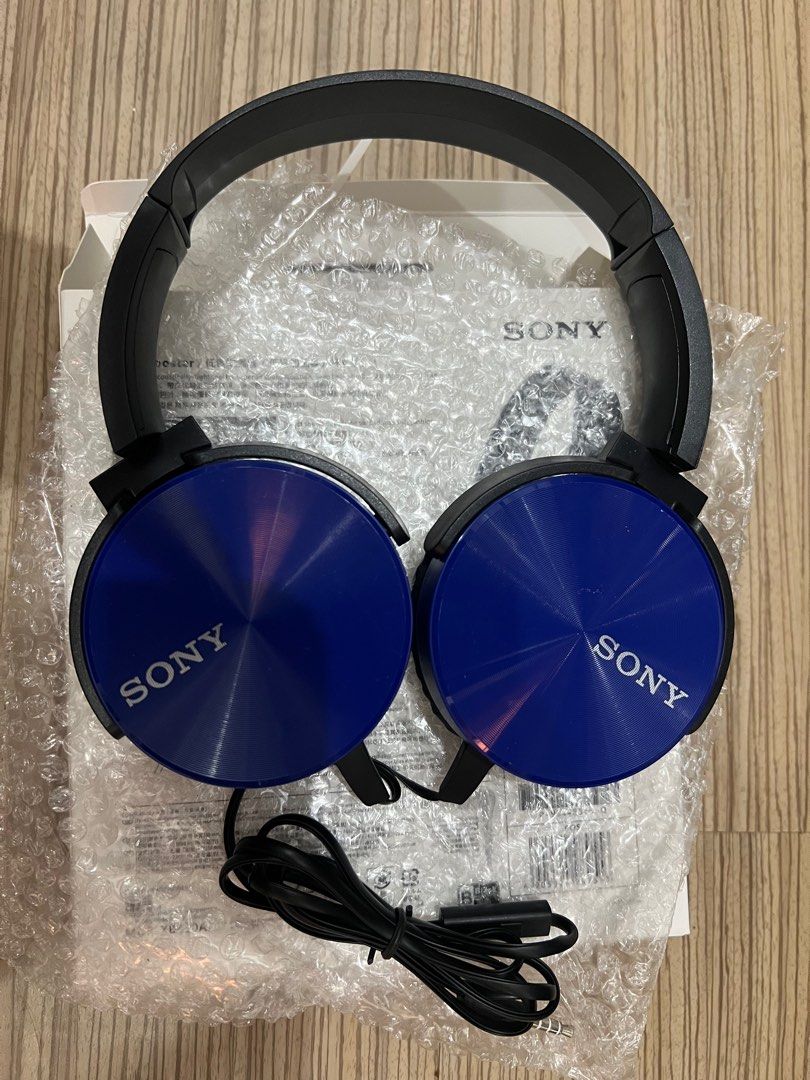 SONY EXTRA BOSS STEREO HEADPHONES (Category: Headphones & Headsets) located in Manila. Submitted by cjtin27 (Listing ID 1309560807, Image 2). Description: ORIGINAL BRAND NEW (NEVER PO NAGAMIT) Extra Boss Stereo Headphones MDR-CB450AP.