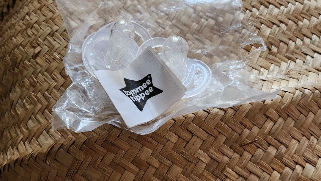 Tommee tippee pacifiers 2pcs (Category: Soothers & Pacifiers) located in Muntinlupa City. Submitted by 7tablespoons (Listing ID 1309548590, Image 2). Description: plastic opened just to check if silicone handle s checkout available.