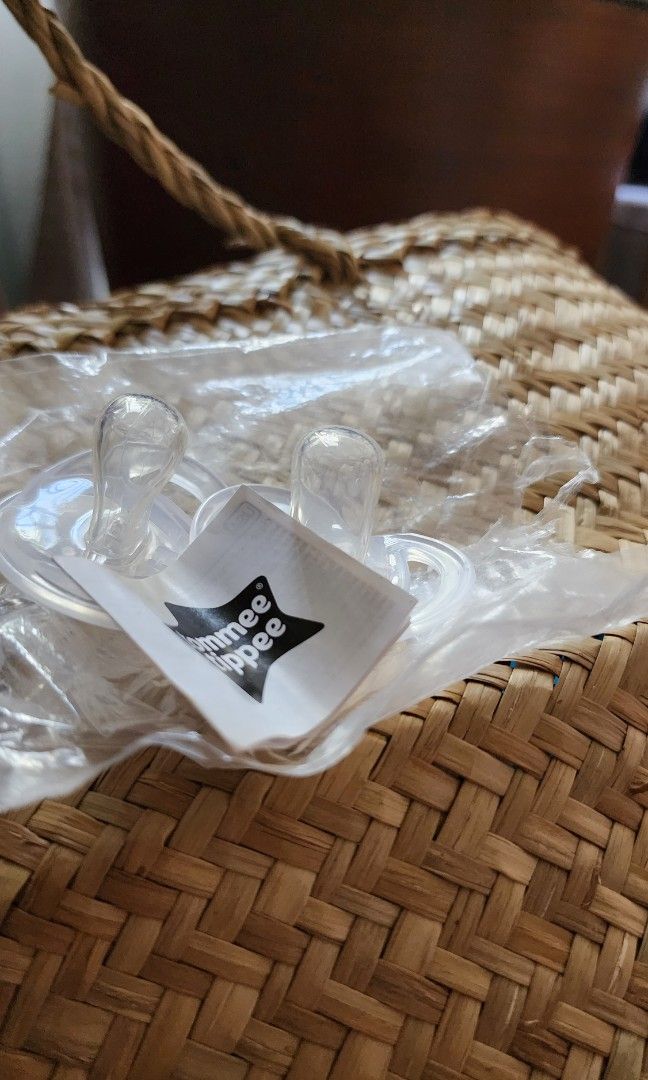 Tommee tippee pacifiers 2pcs (Category: Soothers & Pacifiers) located in Muntinlupa City. Submitted by 7tablespoons (Listing ID 1309548590, Image 1). Description: plastic opened just to check if silicone handle s checkout available.