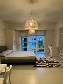 Two Serendra Red Oak Studio-type for RENT