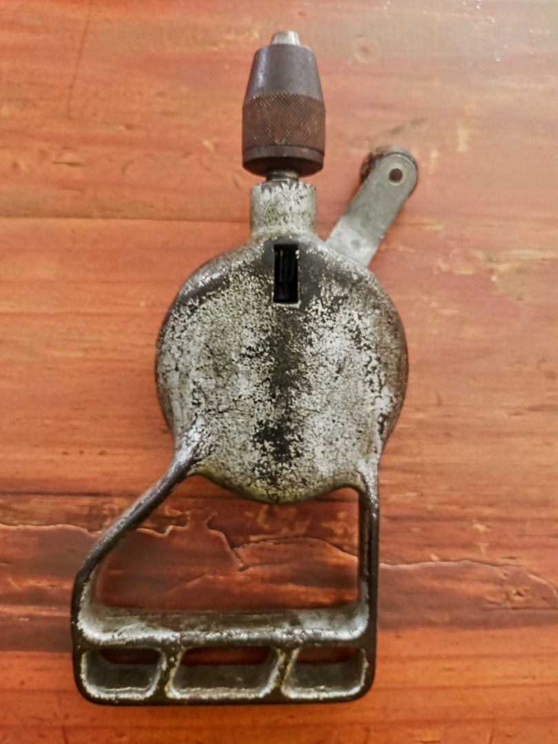 vintage manual hand drill (Category: Construction Tools & Equipment) located in Quezon City. Submitted by dello5 (Listing ID 1309597186, Image 2). Description: Vintage manual hand drill -rare -good working condition 1250php Tandang Sora QC.