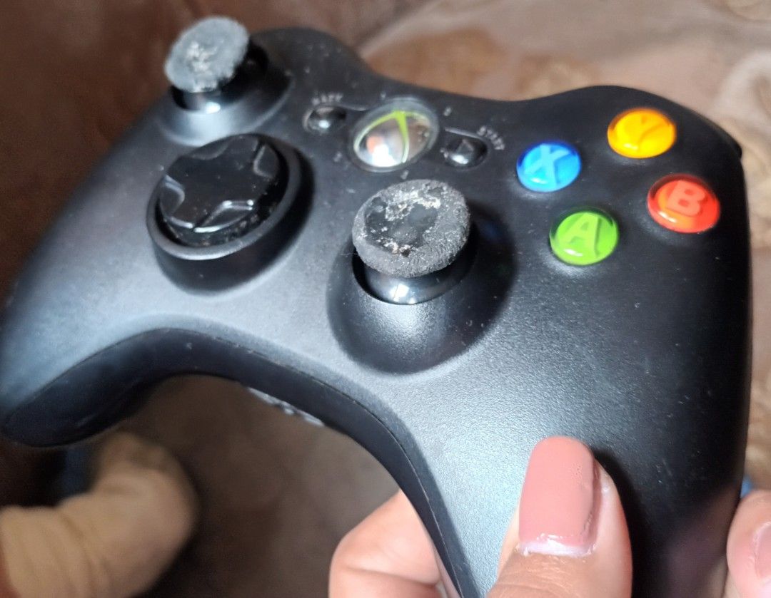 Xbox 360 Original Controller (Category: Controllers) located in Baguio. Submitted by arkay_13 (Listing ID 1309613075, Image 2). Description: rfs:decluttering check pics for issues gcash payment no COD j&t courier.