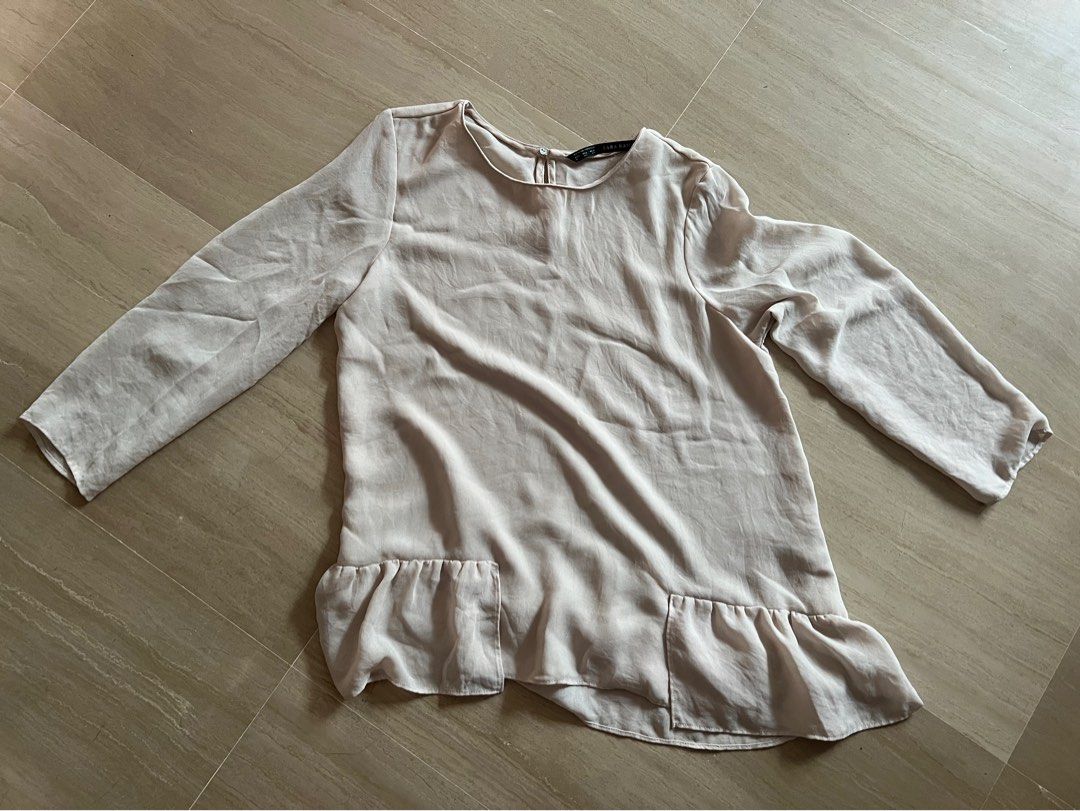 Zara Basic Top (Category: Blouses) located in Singapore. Submitted by moonshinemermaid (Listing ID 1309635742, Image 1). Description: Double lined.