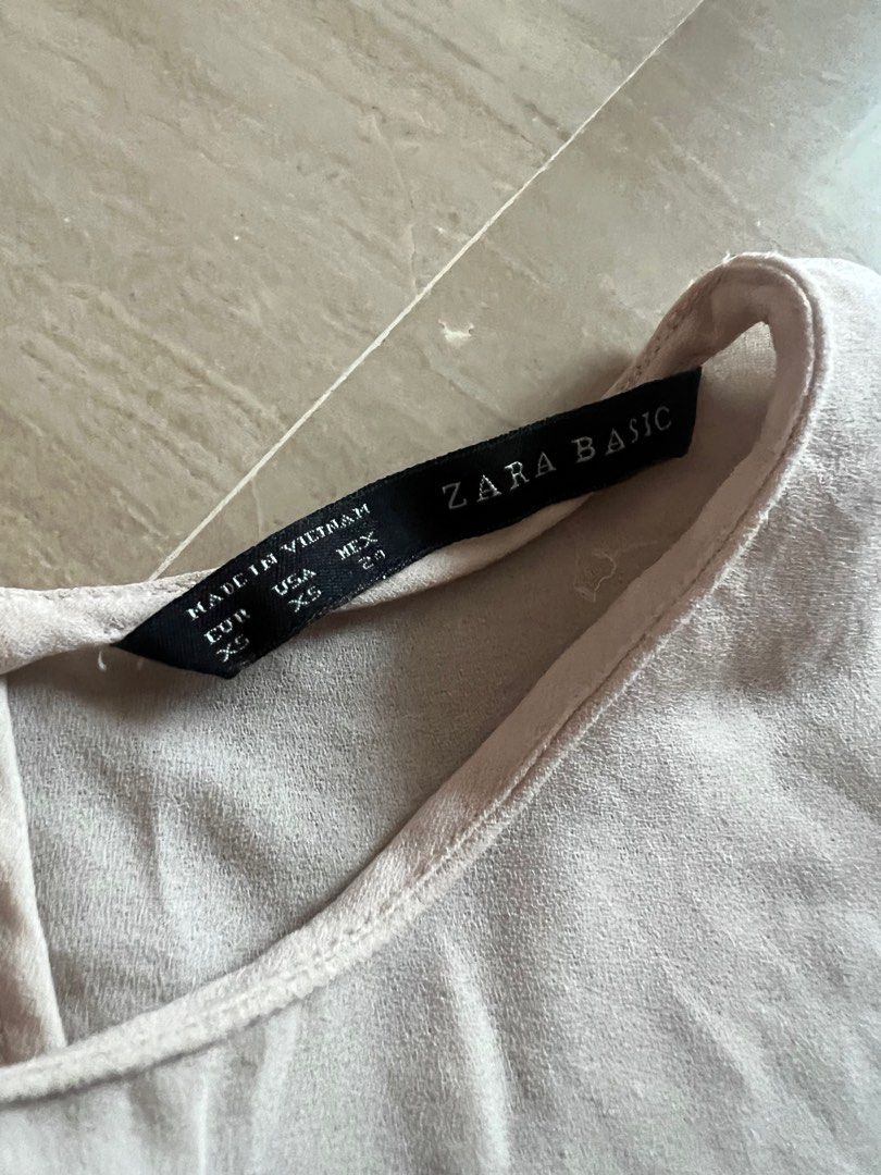 Zara Basic Top (Category: Blouses) located in Singapore. Submitted by moonshinemermaid (Listing ID 1309635742, Image 2). Description: Double lined.