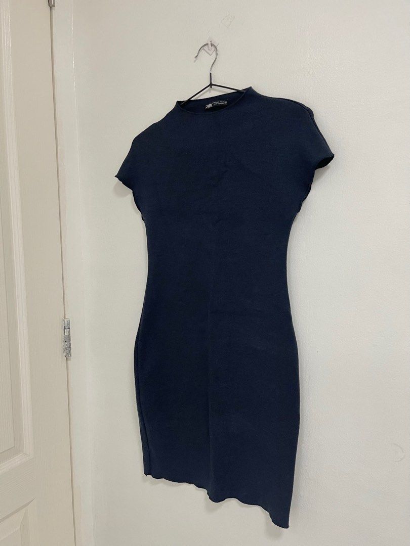 Zara Grey Knit Dress (Category: Dresses) located in Quezon City. Submitted by kcdeclutters (Listing ID 1309620261, Image 1). Description: Body-hugging dress! so nice M on tag but fits S to M Color: bluish grey Available for same day delivery!.