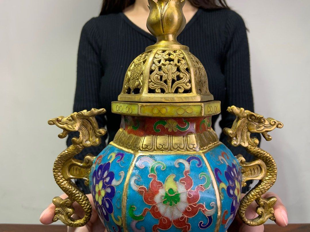 精品収蔵・銅製・景泰藍・琺瑯彩・花卉紋・如意雙耳・三足熏香炉
