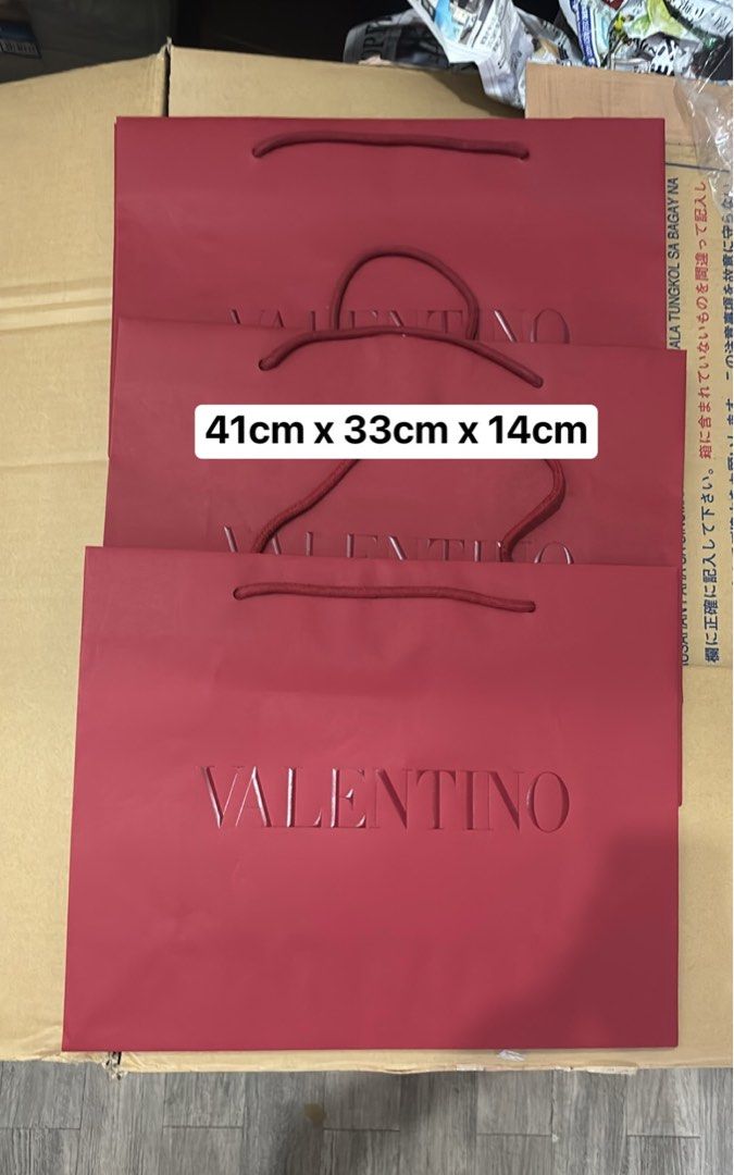 ‼️ Authentic Valentino Semi Large Paperbag (Category: Luxury Bags & Wallets) located in Quezon City. Submitted by box.luxebycheng (Listing ID 1306562291, Image 2). Description: 600 each.
